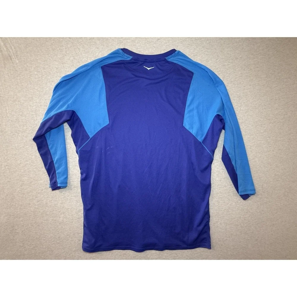 Hoka. Blue fitness shirt. size Medium. Blue 100% polyester 3/4 sleeve shirt